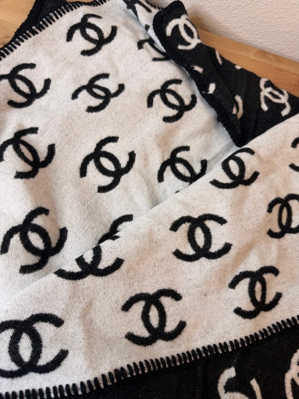 CC Interlocking logo reversible cashmere blend oversized poncho cape shawl scarf - Picture 4 of 5